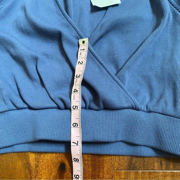 NEW Forever 21 Womens Sweater Medium Cropped Long Sleeve Blue Lightweight Knit - Picture 3 of 6